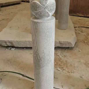 阜新 芝麻白花岗岩石材挡车石柱、停车柱、圆柱挡车柱、方柱挡车柱等