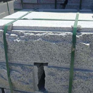 阜新 芝麻白花岗岩自然面成品