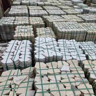 阜新 黄金麻白麻花岗岩荔枝面地铺石(冰裂纹)