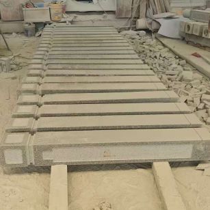 阜新 芝麻白异形加工雕刻-栏杆大柱，方柱