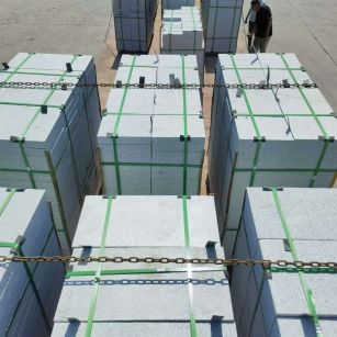 阜新 芝麻白花岗岩5公分地铺石 花岗岩厂家工厂装车日常