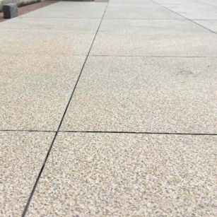 阜新 黄金麻花岗岩石板材荔枝面地面铺装效果