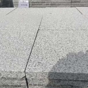 阜新 白麻花岗岩石材推荐 荔枝面地铺石