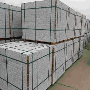 阜新 白麻花岗岩石材荔枝面地铺石（300*600*50）