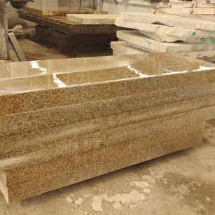 阜新 黄金麻栏杆料半成品加工中