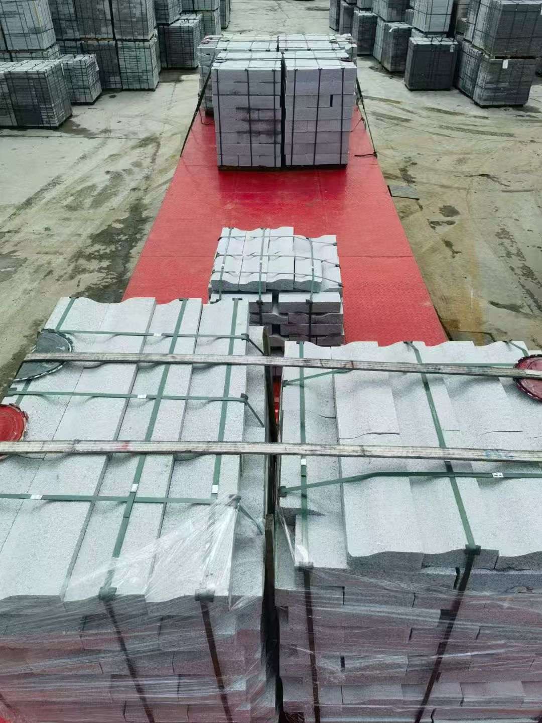 阜新 芝麻白仿形加直形路沿石出货日常