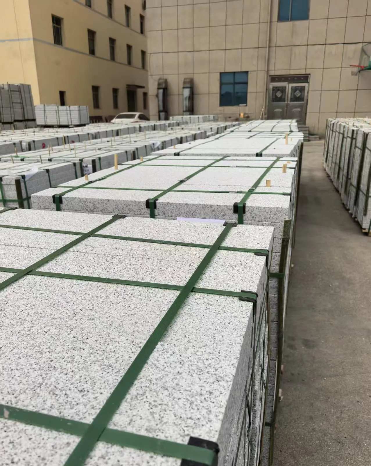 阜新 白麻花岗岩5.0公分荔枝面地铺石