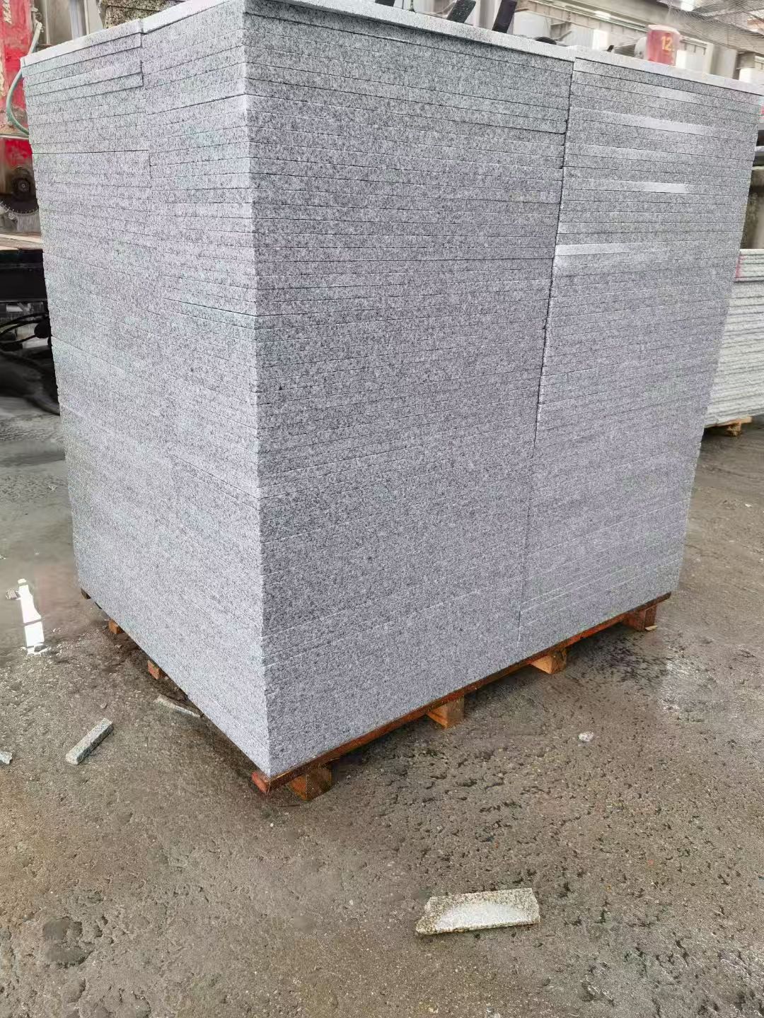 阜新 芝麻白火烧面1.8厚300*600地铺石，尺寸标准，厚薄均匀