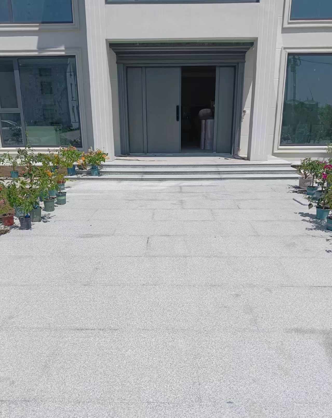 阜新 芝麻白花岗岩地铺石地面铺装