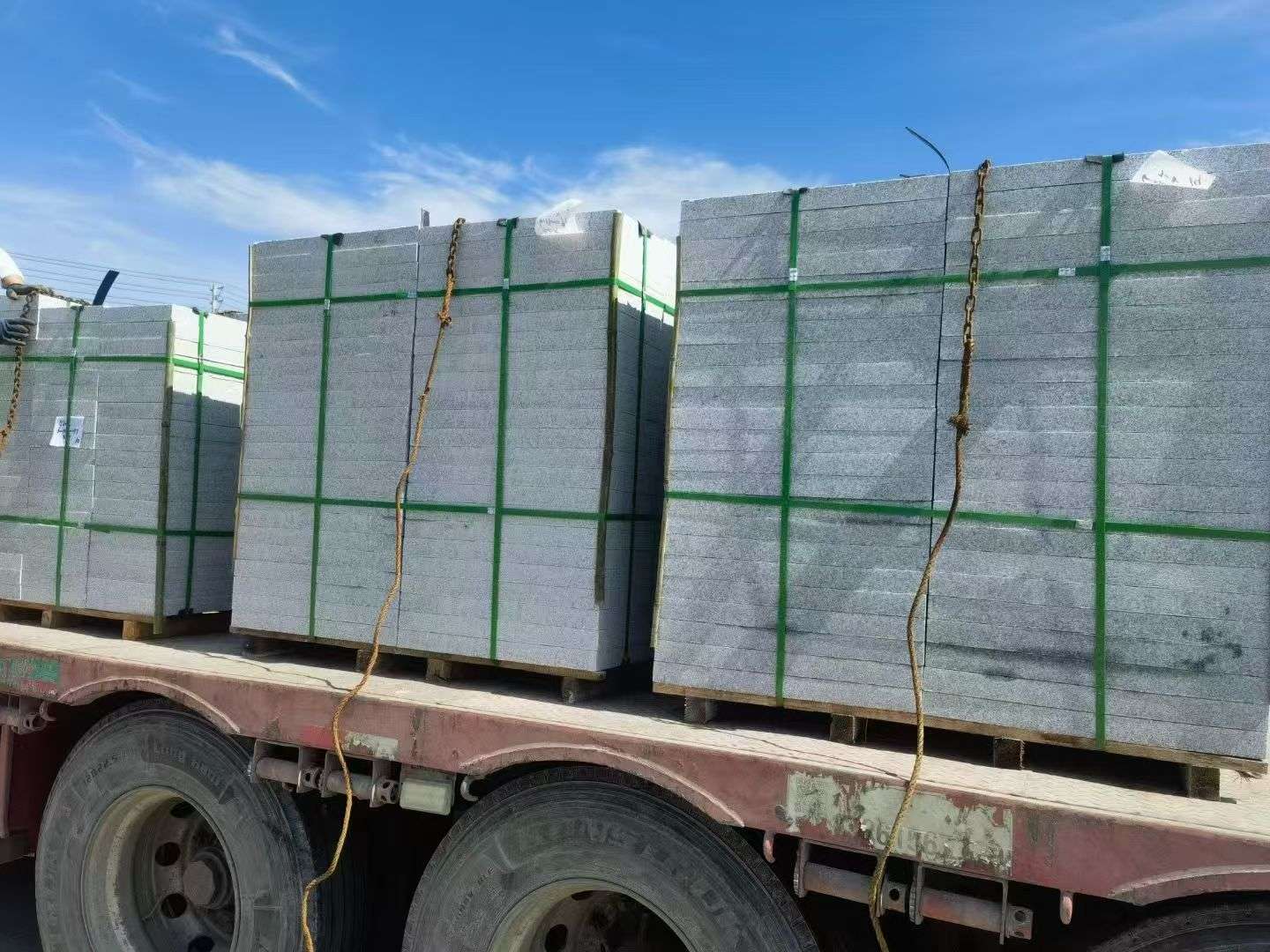 阜新 芝麻白花岗岩地铺石装车日常