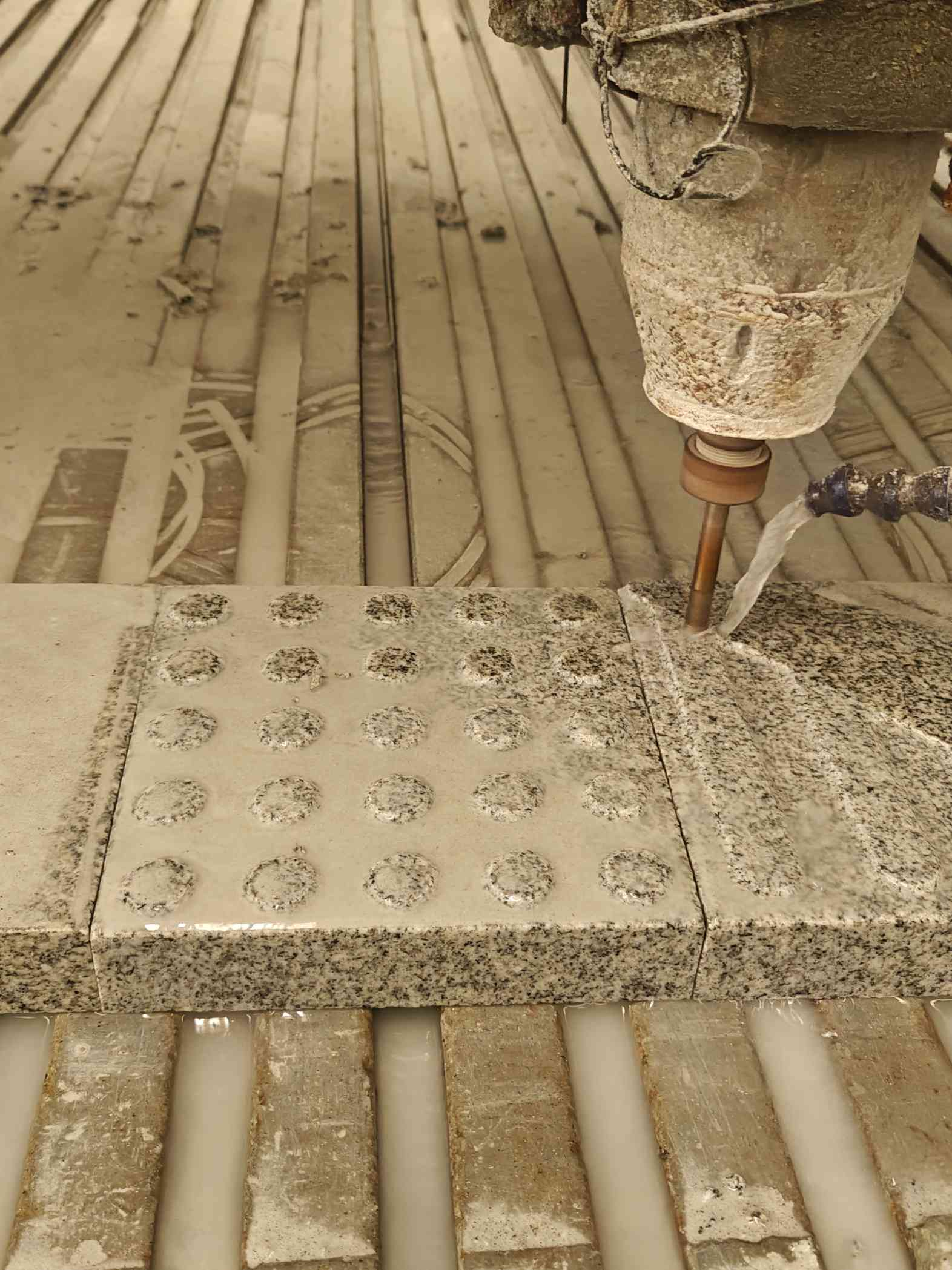 阜新 芝麻白花岗岩石材盲人石、盲道石、盲点石