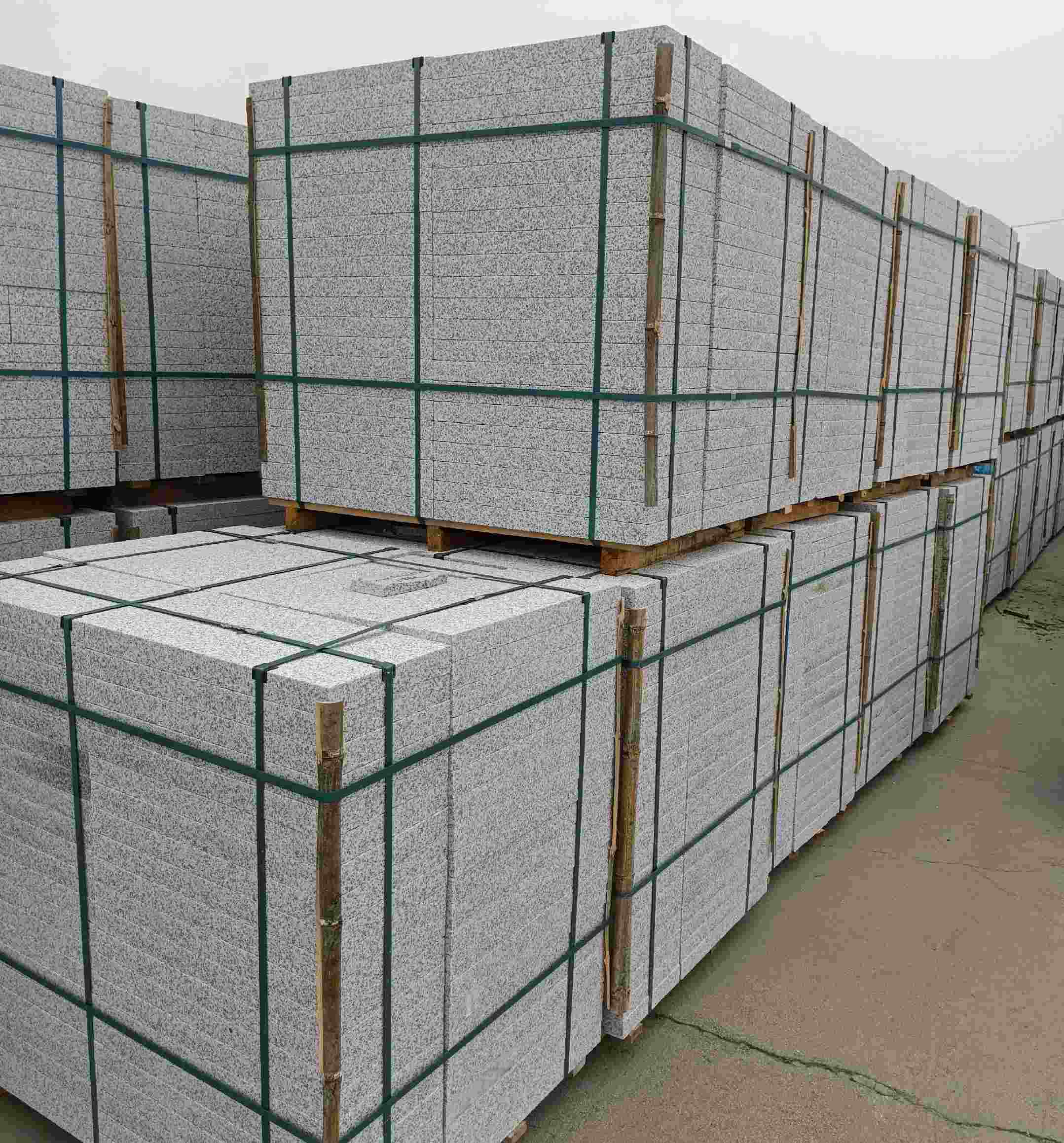 阜新 白麻花岗岩石材荔枝面地铺石（300*600*50）