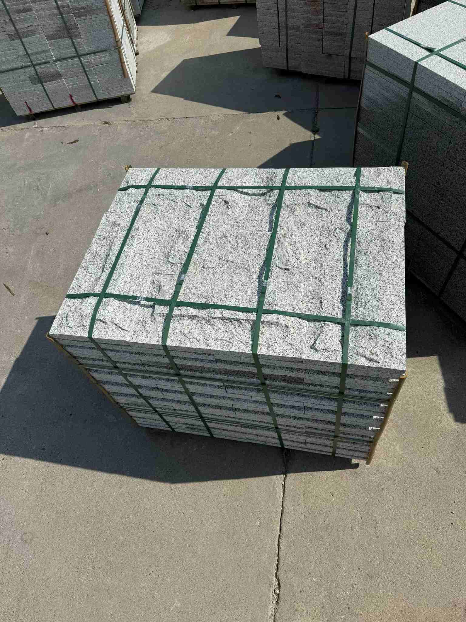 阜新 白麻花岗岩石材自然面蘑菇石成品