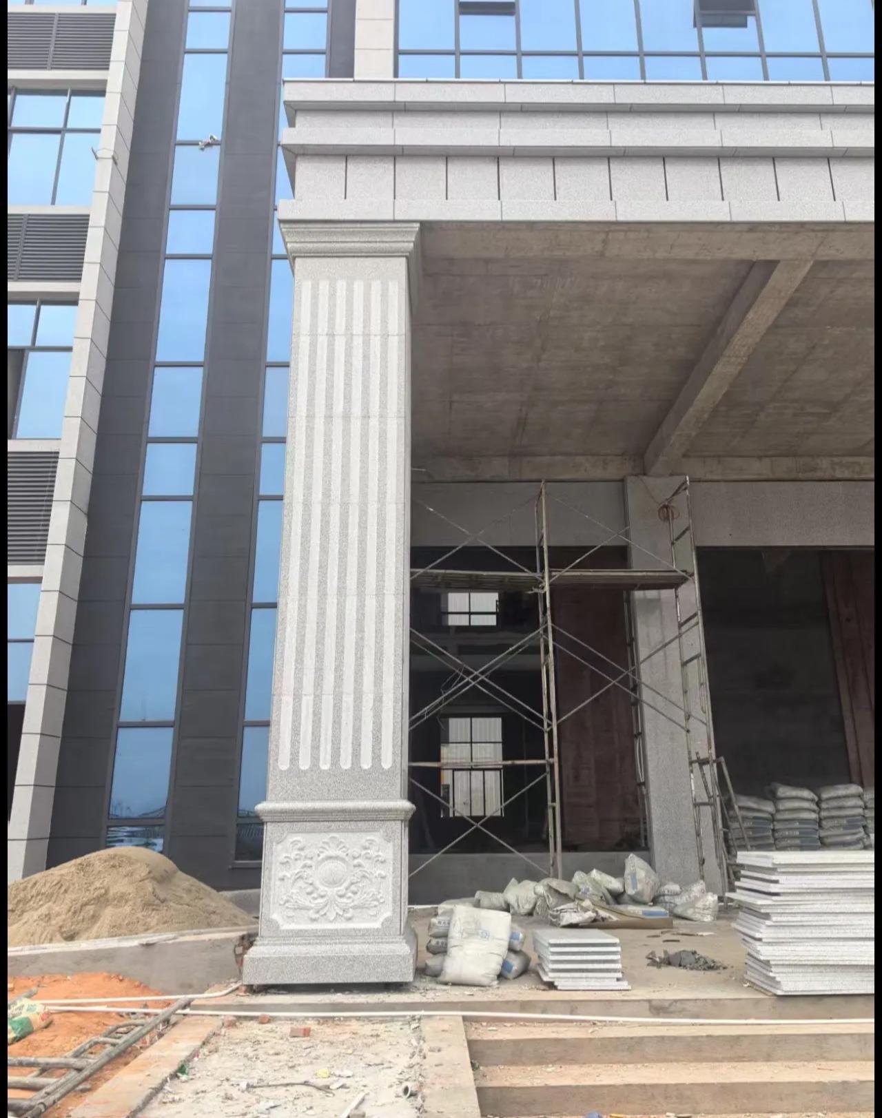 阜新 芝麻白光面花岗岩门楼大柱（罗马柱）配雕花底座