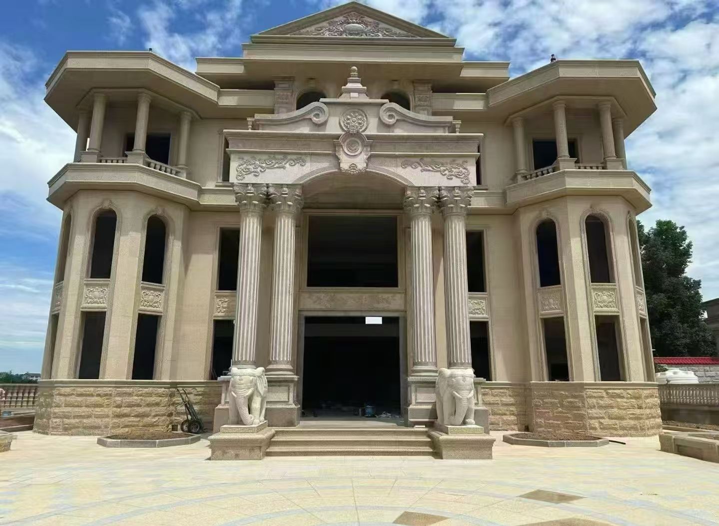 阜新 黄金麻别墅外墙干挂，大柱，大象，蘑菇石，雕花板