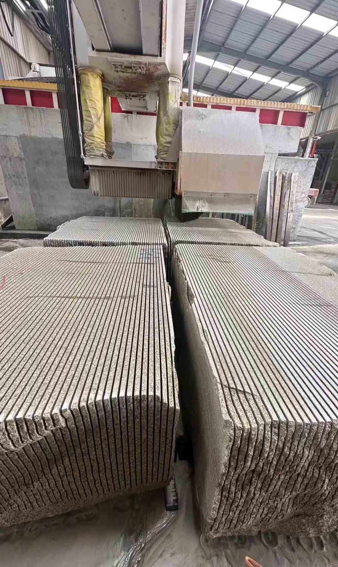 阜新 车间生产日常，黄金麻白麻花岗岩