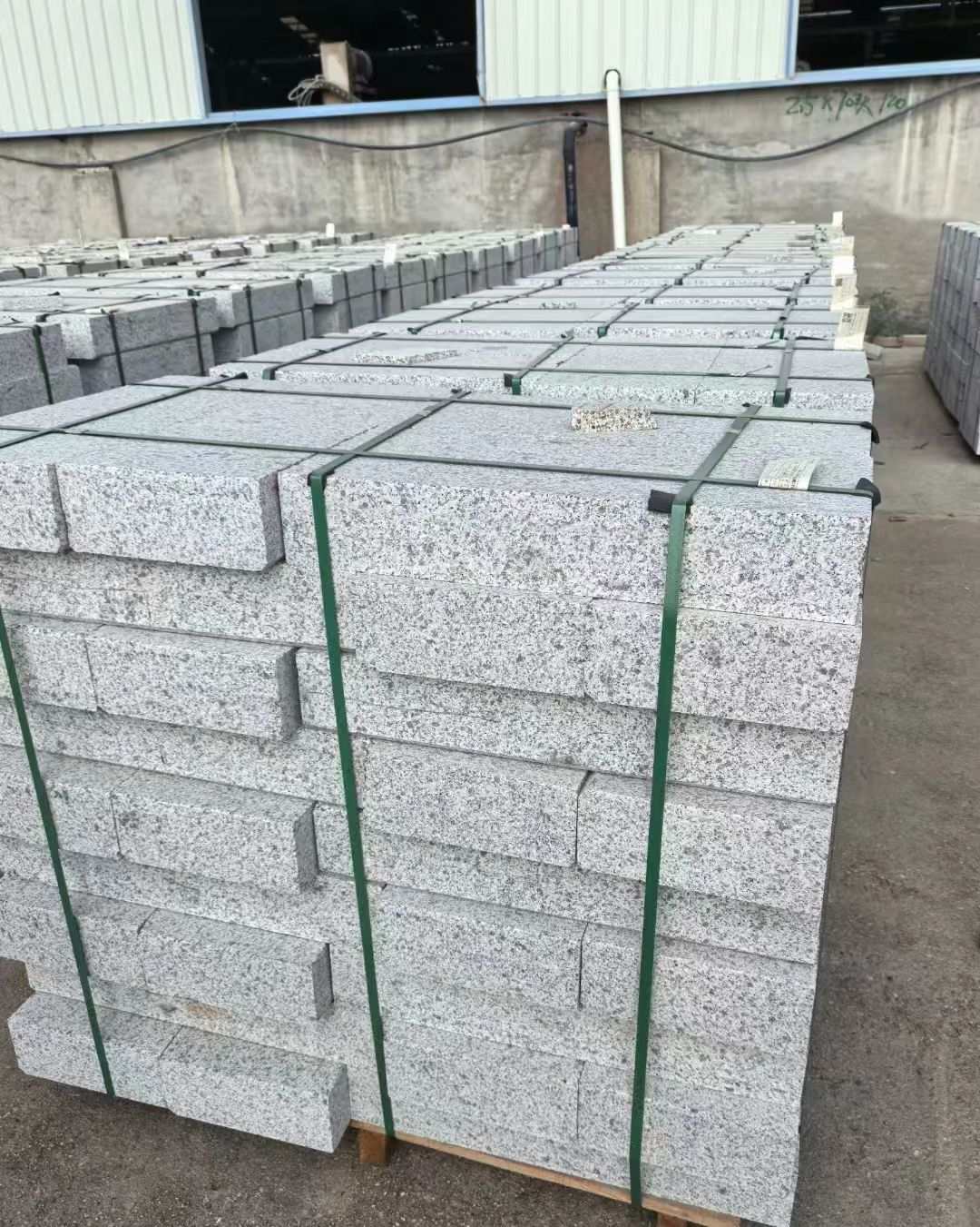 阜新 白麻花岗岩路沿石，弧形路沿石，道牙石，马路牙子，界石，路缘石，平沿石，直岩石，平缘石等