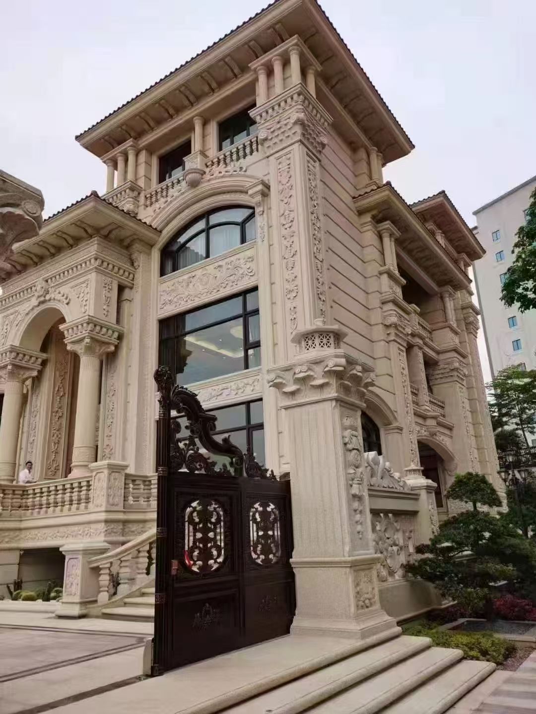 阜新 黄金麻花岗岩别墅外墙干挂效果展示