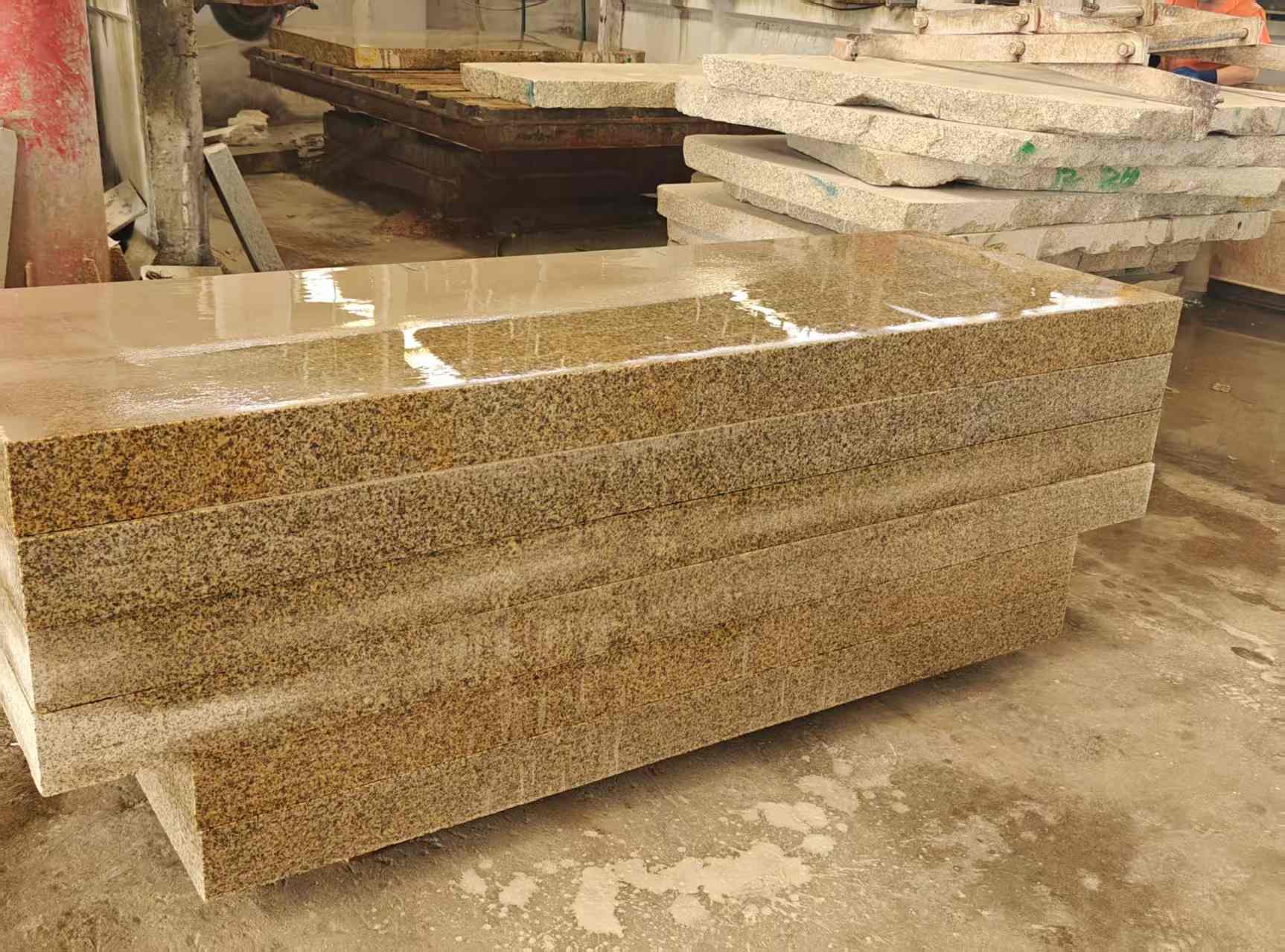 阜新 黄金麻栏杆料半成品加工中