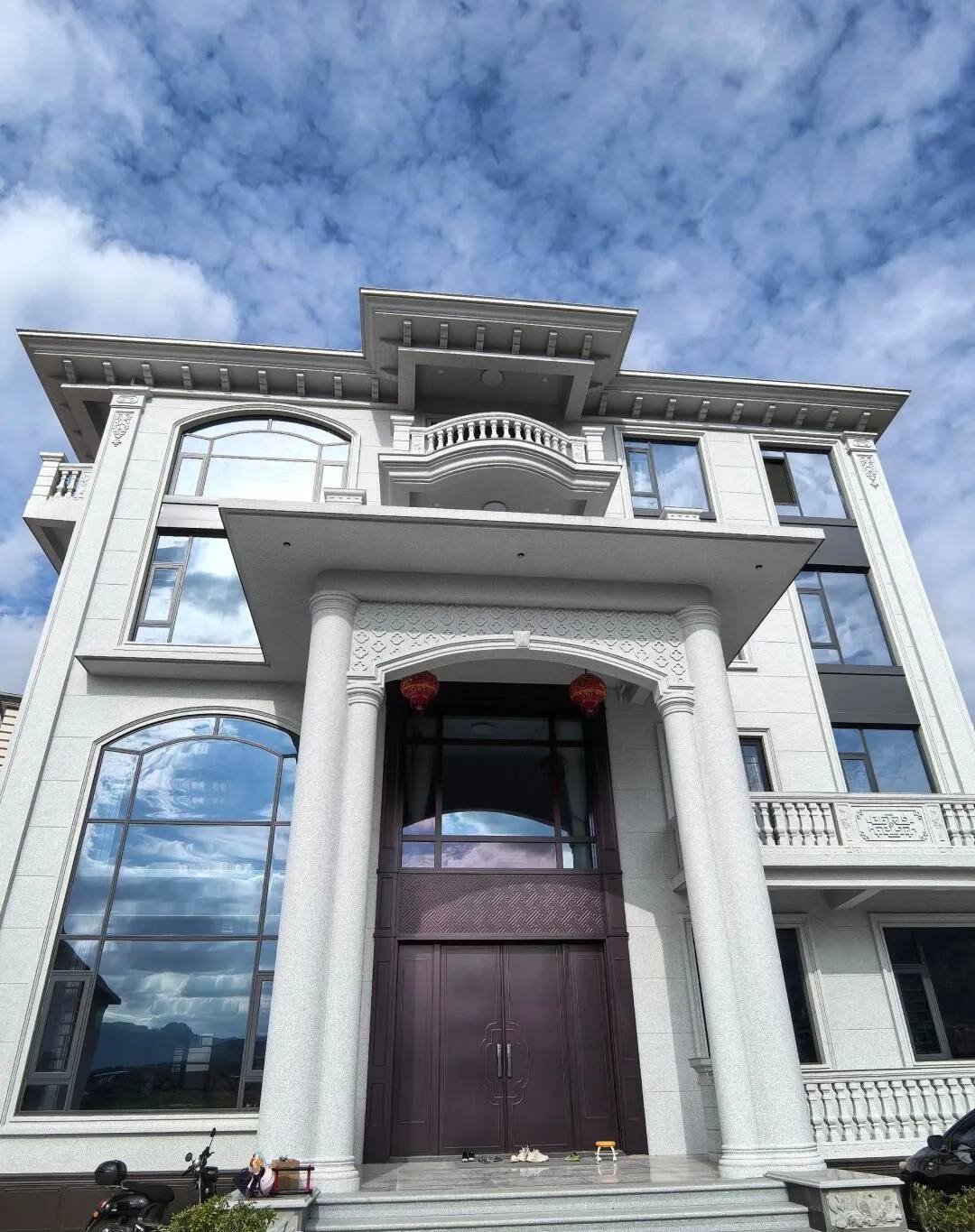 阜新白麻别墅外墙干挂石材效果示例