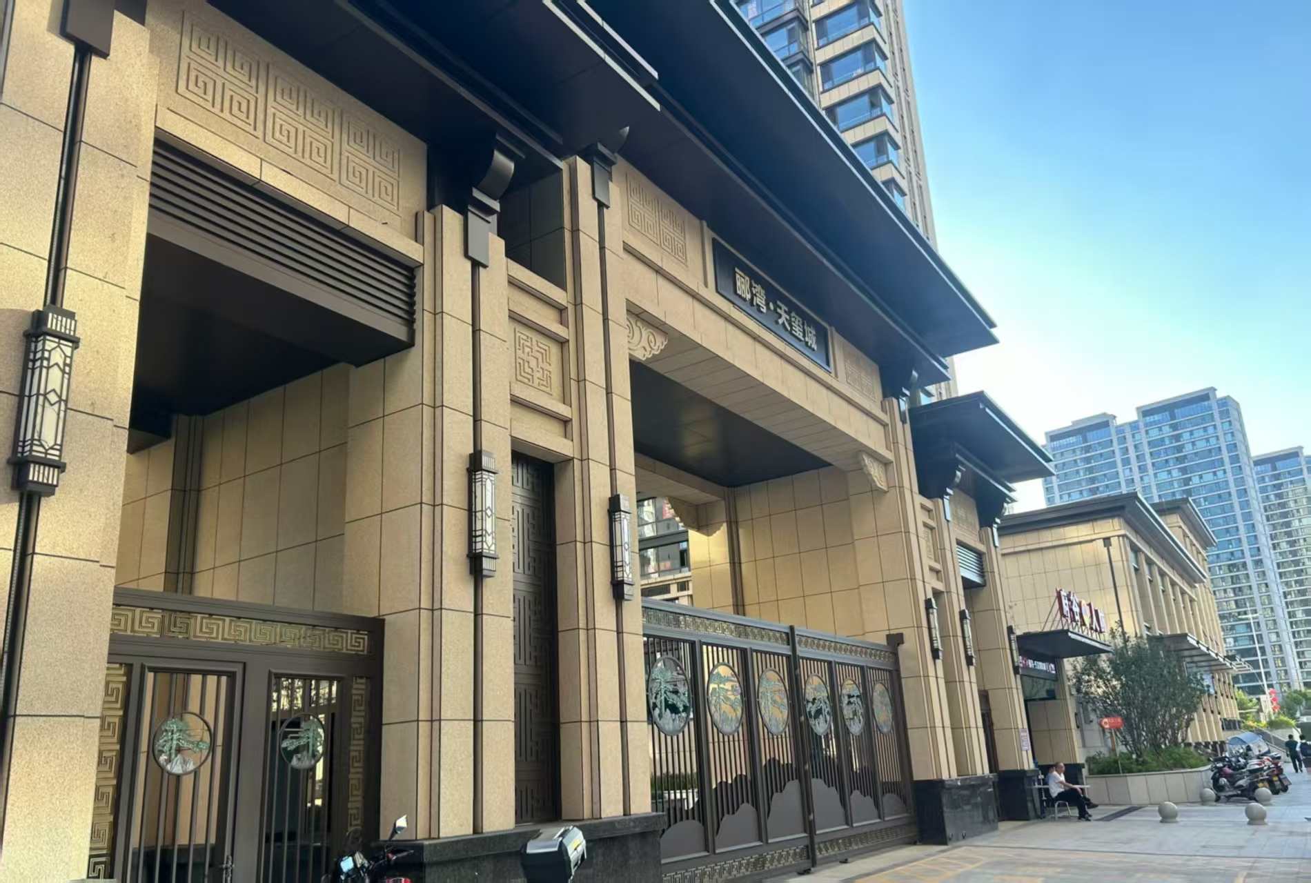 阜新 黄金麻花岗岩荔枝面小区门楼外墙干挂