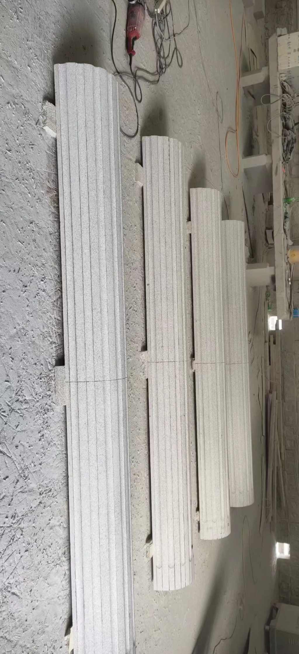 阜新 花岗岩厂家带你看白麻花岗岩门楼大柱柱皮