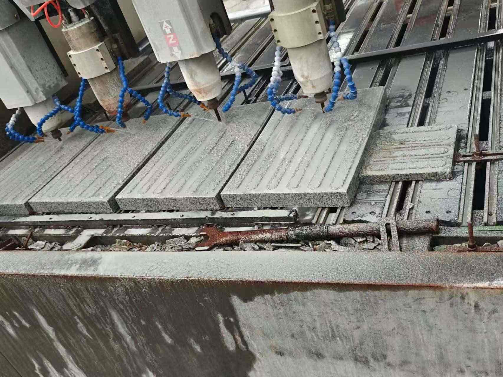 阜新 芝麻白花岗岩荔枝面盲道雕刻