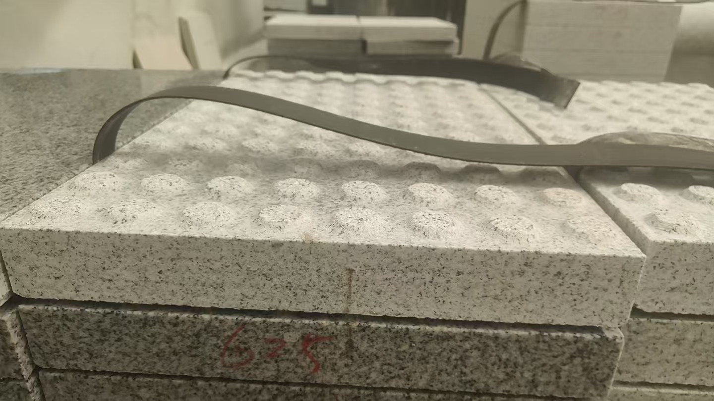 阜新 芝麻白花岗岩6.0公分荔枝面五轴加工雕刻盲点