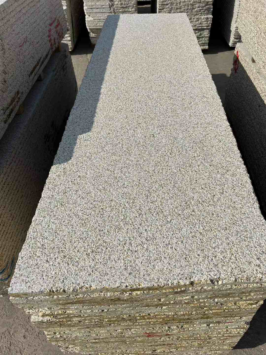 阜新 黄金麻花岗岩荔枝面毛板，半成品