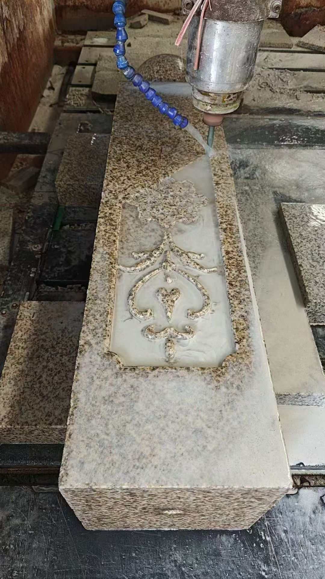 阜新 黄金麻花岗岩异形加工雕刻栏杆大柱