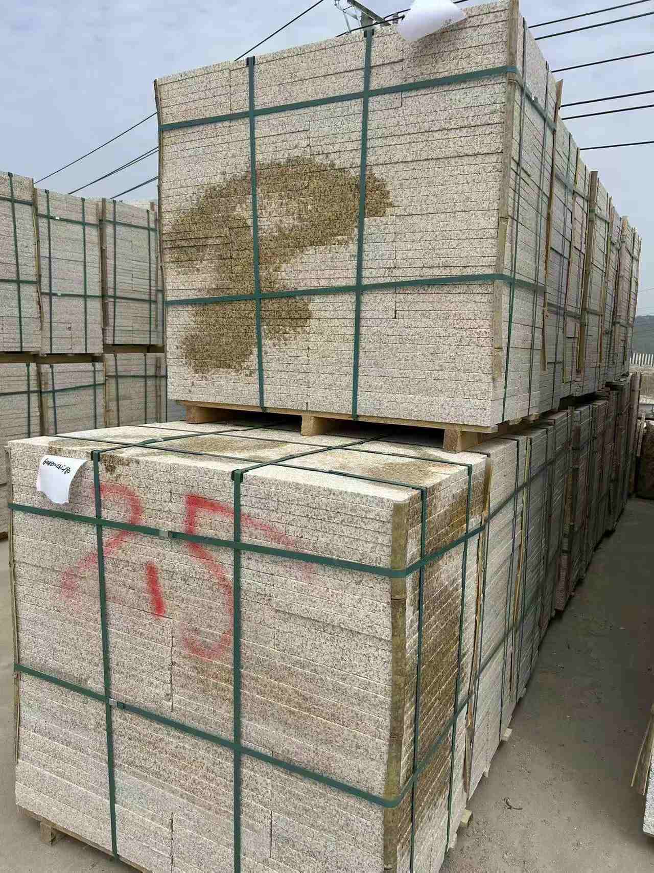 阜新 黄金麻花岗岩石材荔枝面地铺石2.5*300*600