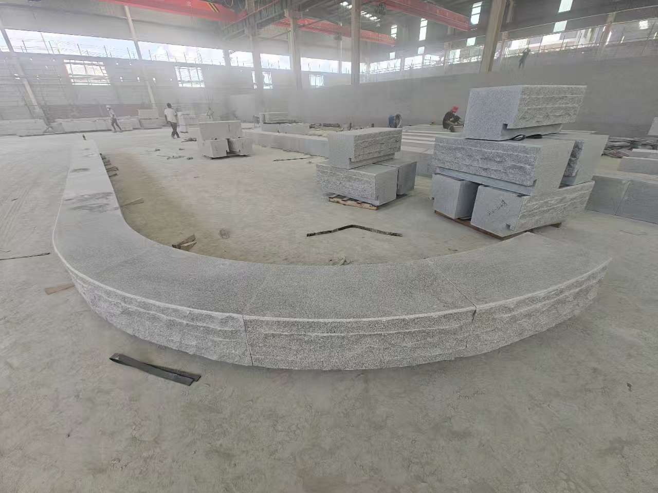 阜新 芝麻白异形坐凳，自然面光面弧形加工