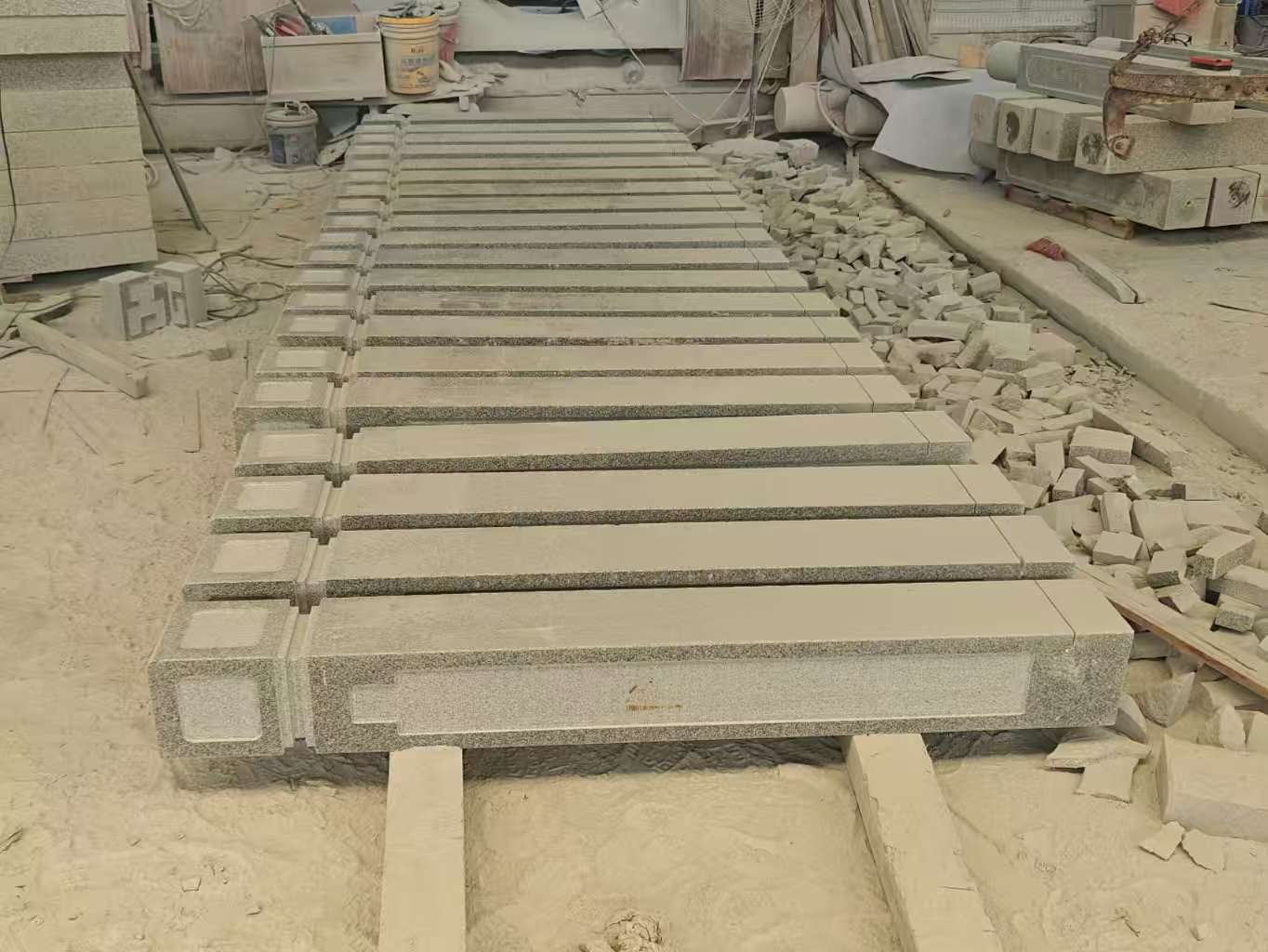 阜新 芝麻白异形加工雕刻-栏杆大柱，方柱