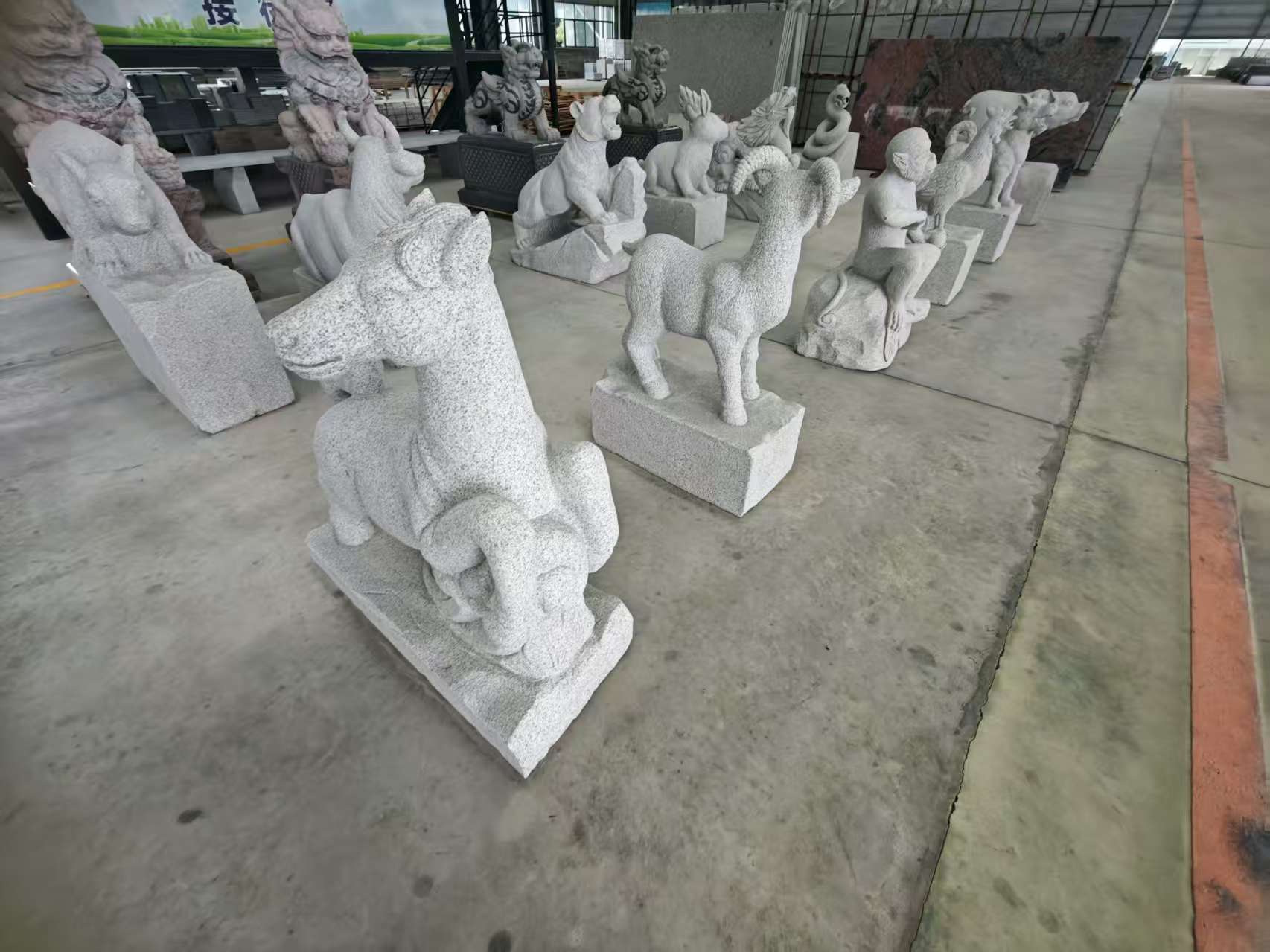 阜新 芝麻白花岗岩造型立体雕刻——十二生肖