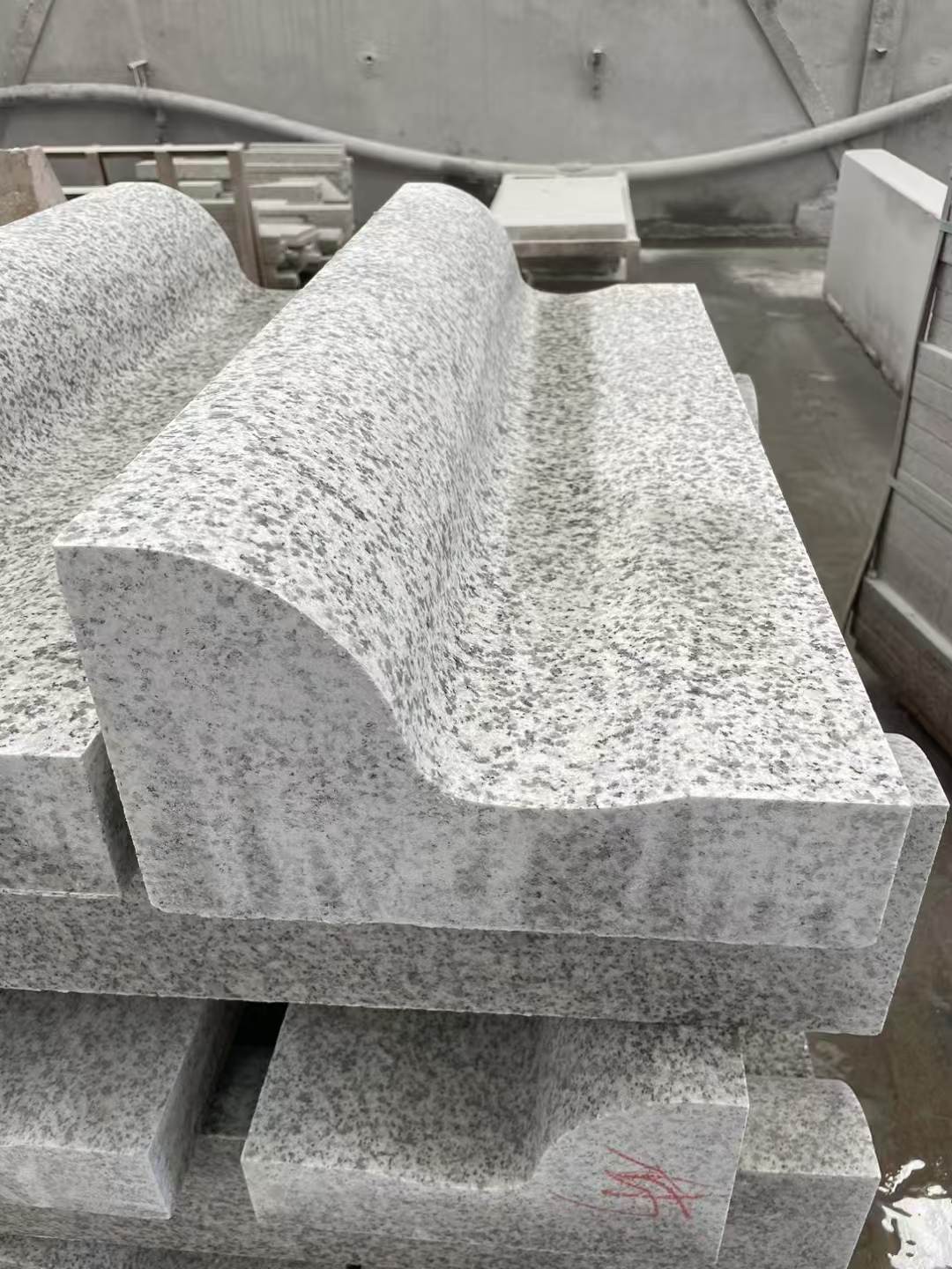 阜新 白麻花岗岩S型路沿石，路侧石，马路牙子等