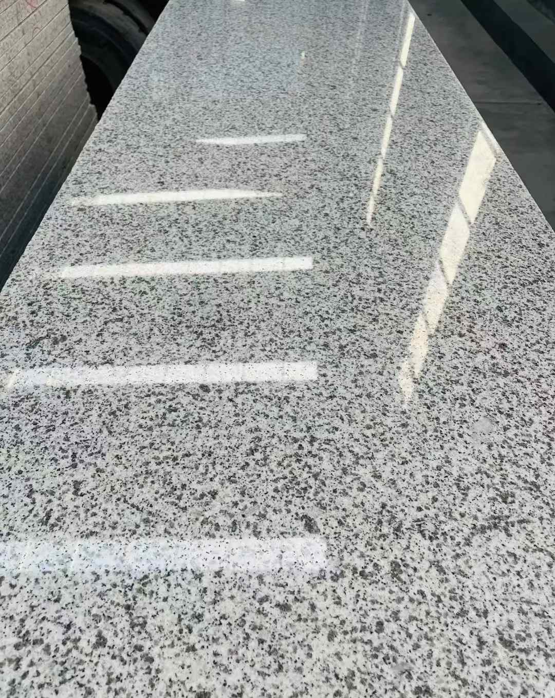 阜新 白麻花岗岩光面毛板